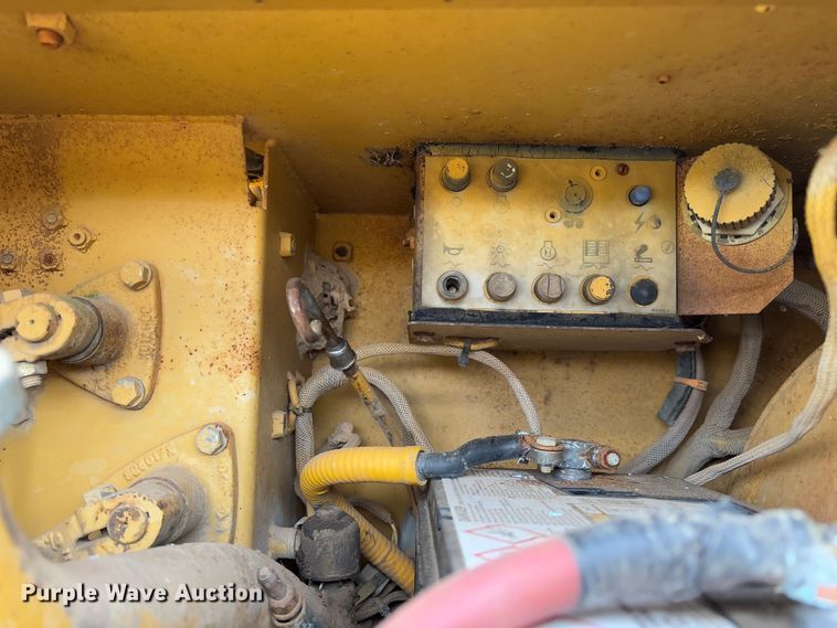 image for item FB3128 1992 Caterpillar D4H dozer