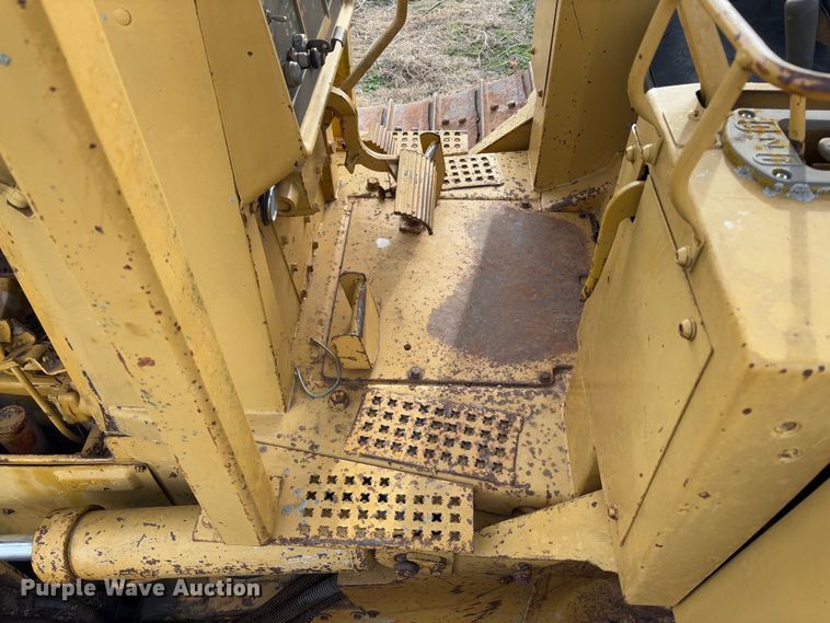 image for item FB3128 1992 Caterpillar D4H dozer