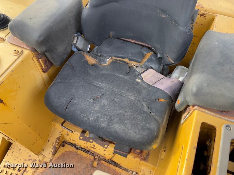 image for item FB3128 1992 Caterpillar D4H dozer