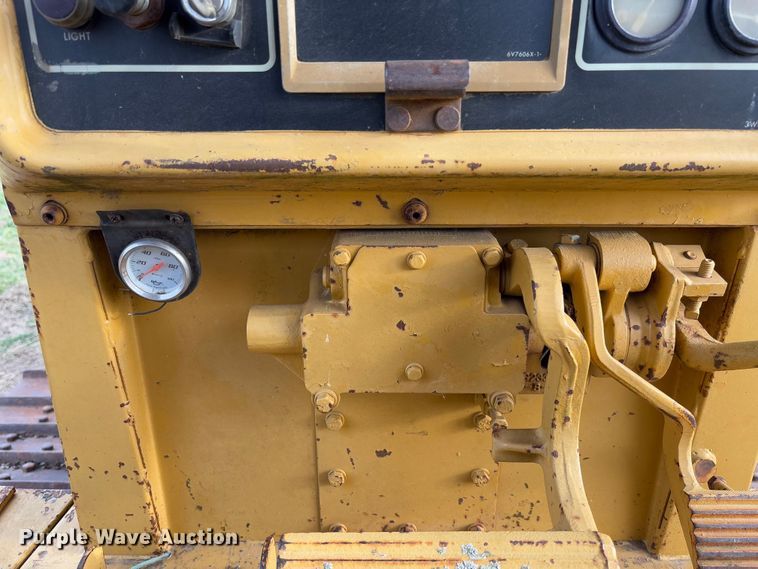 image for item FB3128 1992 Caterpillar D4H dozer