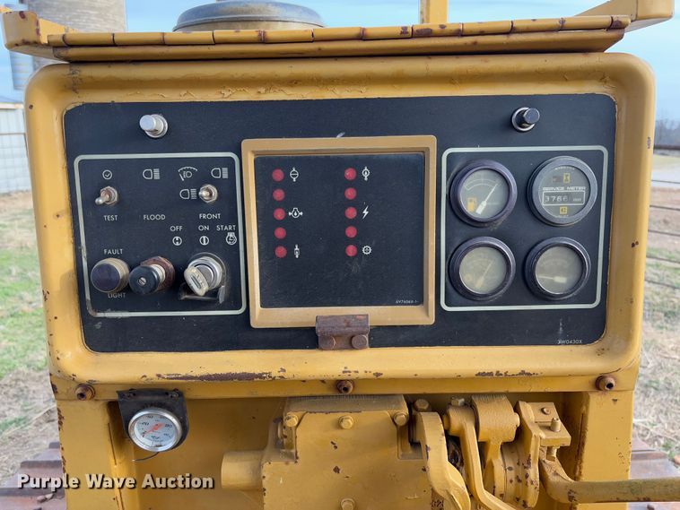 image for item FB3128 1992 Caterpillar D4H dozer