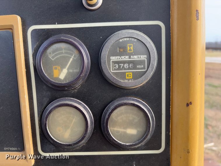 image for item FB3128 1992 Caterpillar D4H dozer