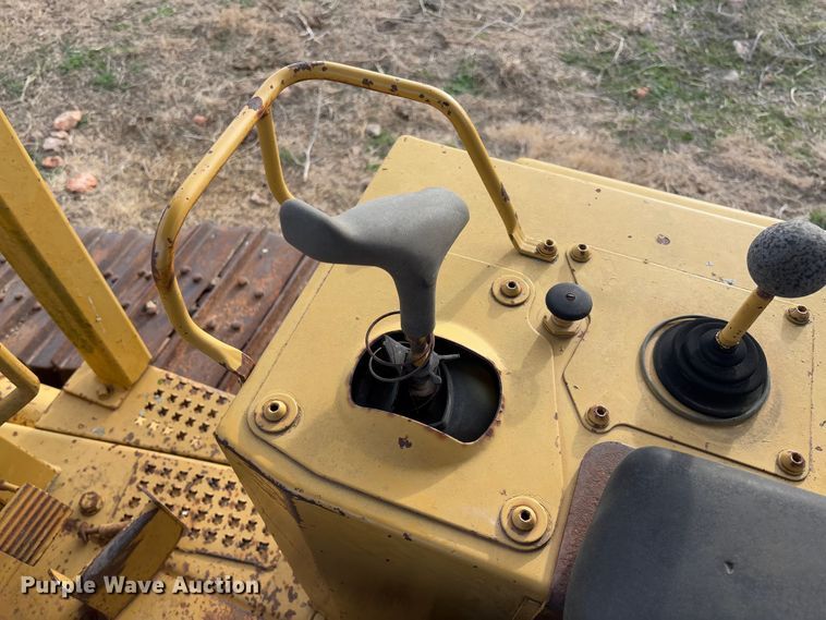 image for item FB3128 1992 Caterpillar D4H dozer