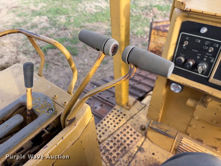 image for item FB3128 1992 Caterpillar D4H dozer