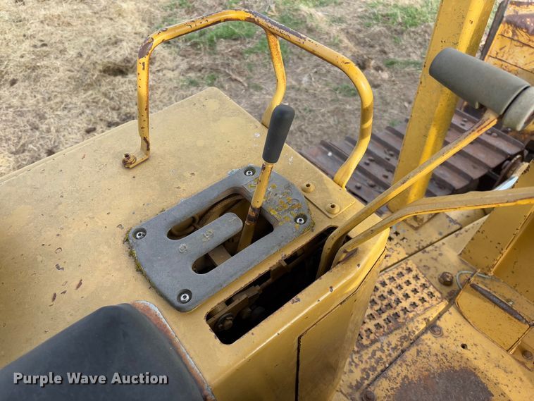 image for item FB3128 1992 Caterpillar D4H dozer