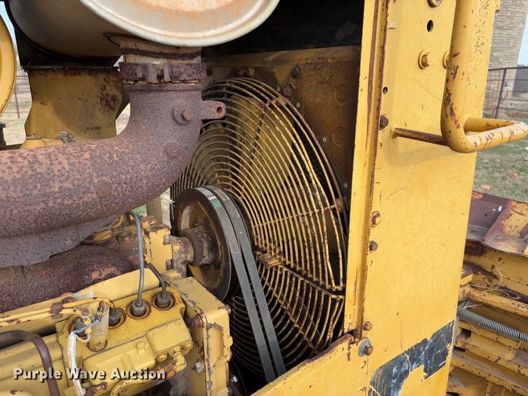 image for item FB3128 1992 Caterpillar D4H dozer