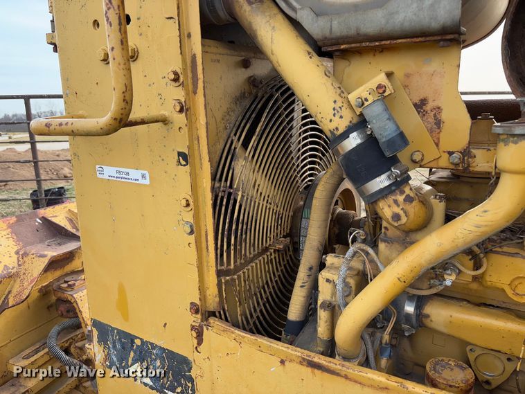 image for item FB3128 1992 Caterpillar D4H dozer