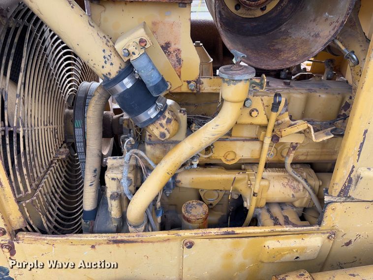 image for item FB3128 1992 Caterpillar D4H dozer