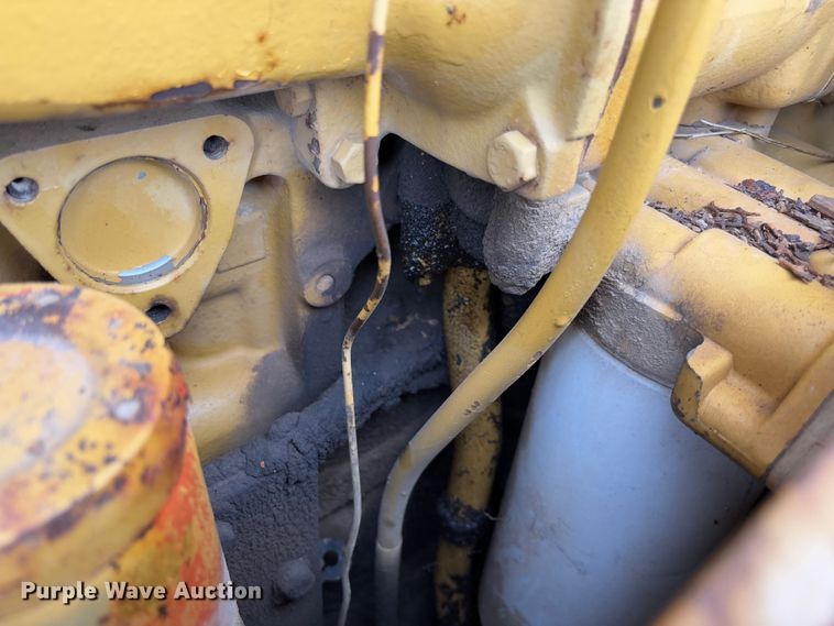 image for item FB3128 1992 Caterpillar D4H dozer