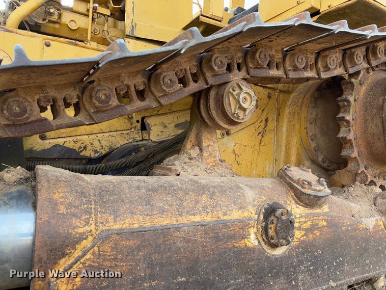 image for item FB3128 1992 Caterpillar D4H dozer