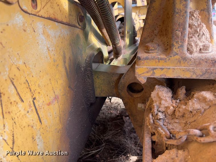 image for item FB3128 1992 Caterpillar D4H dozer