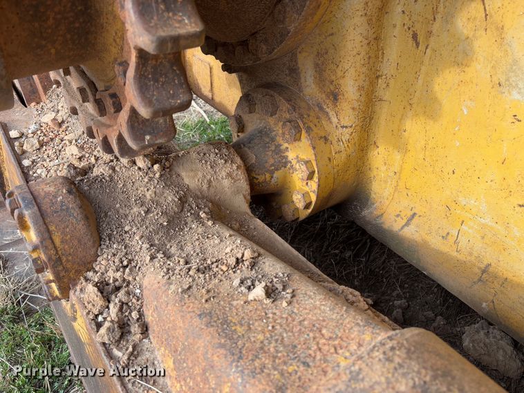 image for item FB3128 1992 Caterpillar D4H dozer