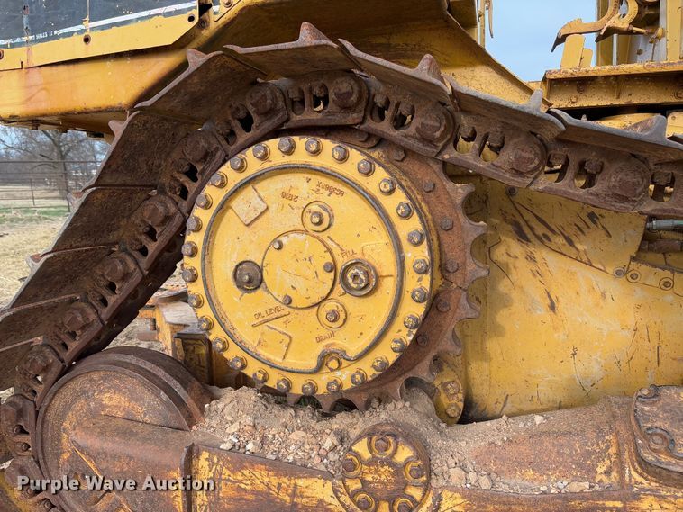 image for item FB3128 1992 Caterpillar D4H dozer