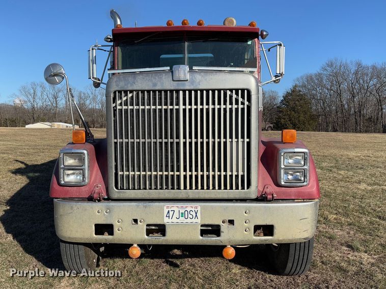 image for item FB3149 1986 International F9370 dump truck