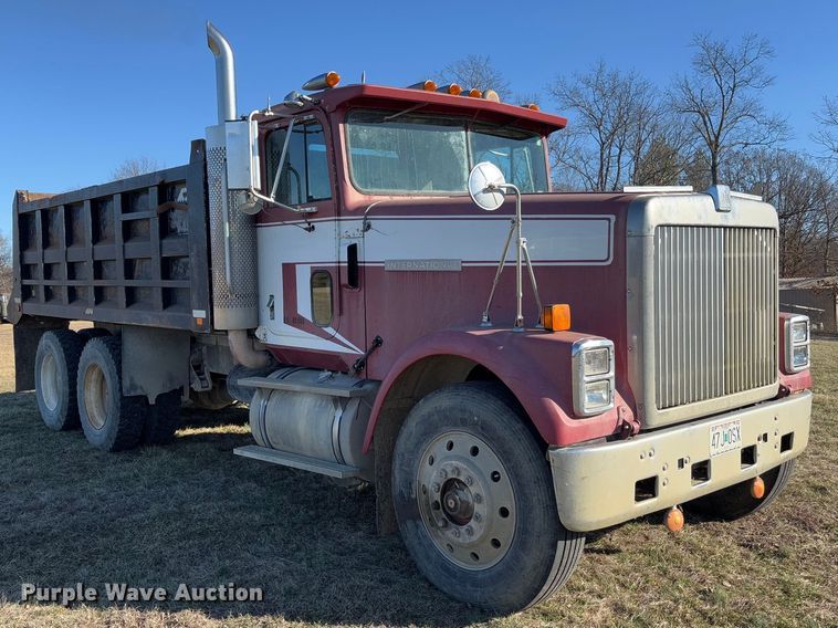 image for item FB3149 1986 International F9370 dump truck
