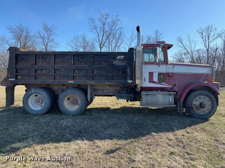 image for item FB3149 1986 International F9370 dump truck