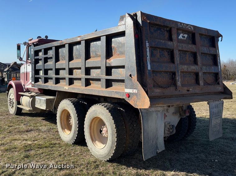 image for item FB3149 1986 International F9370 dump truck