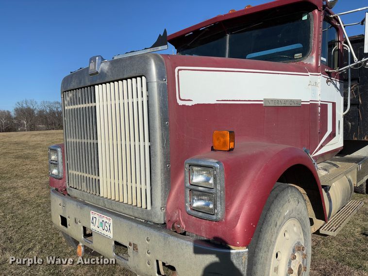 image for item FB3149 1986 International F9370 dump truck