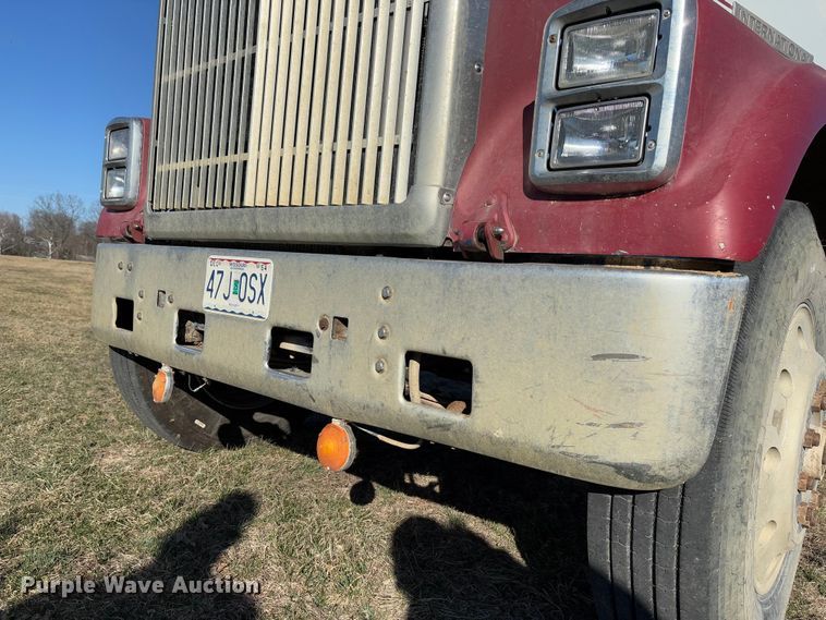 image for item FB3149 1986 International F9370 dump truck