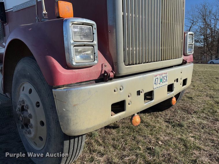 image for item FB3149 1986 International F9370 dump truck