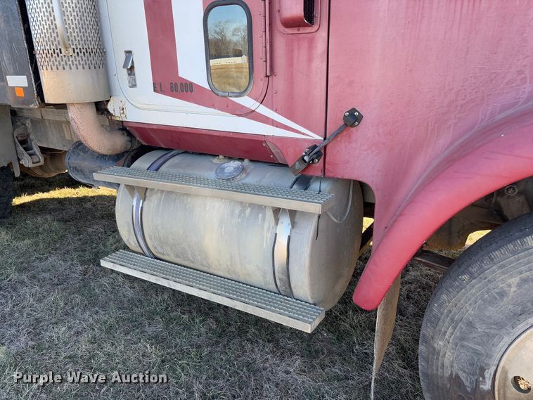 image for item FB3149 1986 International F9370 dump truck