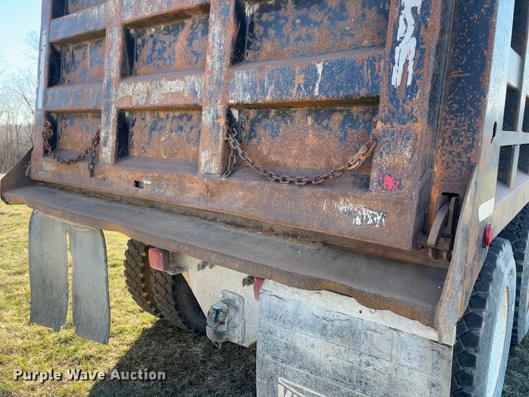 image for item FB3149 1986 International F9370 dump truck