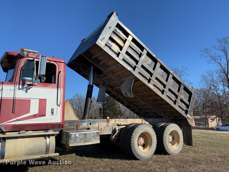 image for item FB3149 1986 International F9370 dump truck