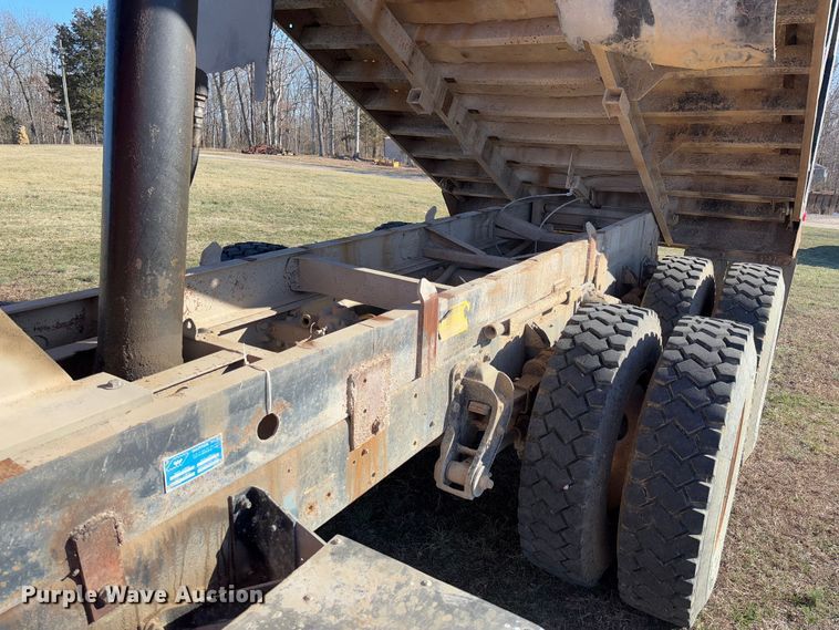 image for item FB3149 1986 International F9370 dump truck