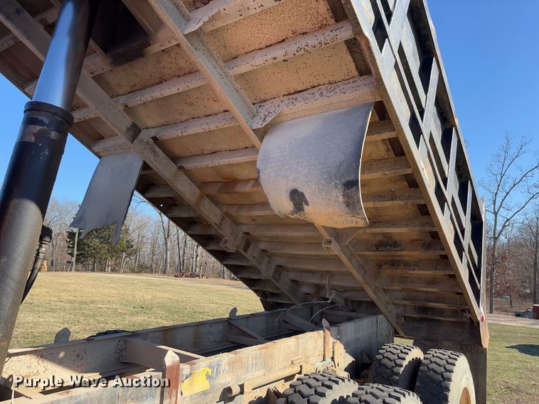 image for item FB3149 1986 International F9370 dump truck