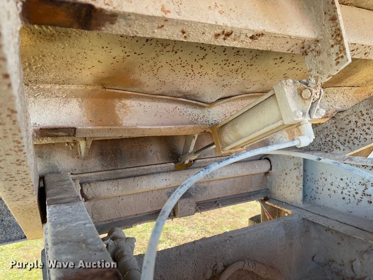 image for item FB3149 1986 International F9370 dump truck