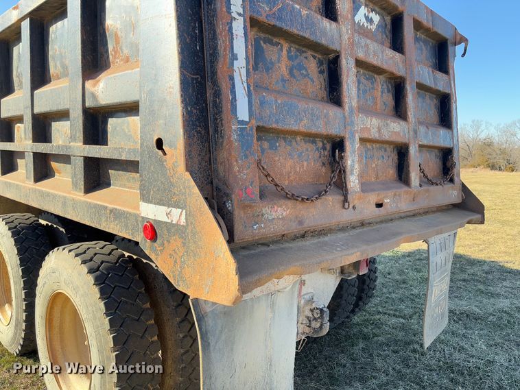 image for item FB3149 1986 International F9370 dump truck