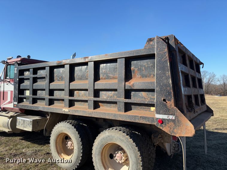 image for item FB3149 1986 International F9370 dump truck