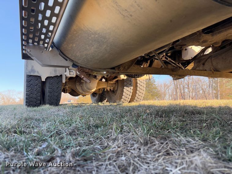 image for item FB3149 1986 International F9370 dump truck