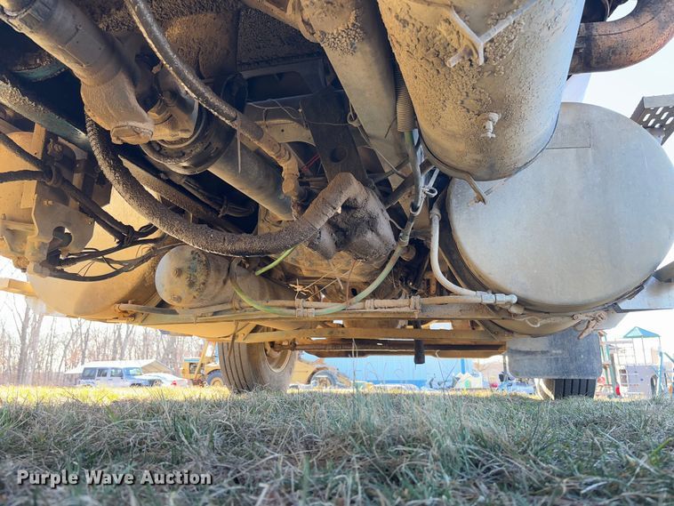 image for item FB3149 1986 International F9370 dump truck