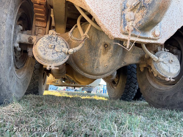 image for item FB3149 1986 International F9370 dump truck