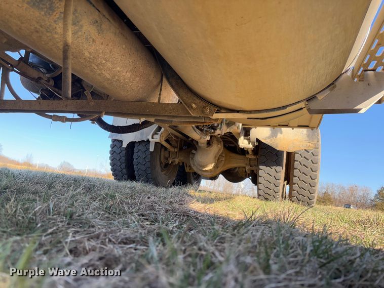 image for item FB3149 1986 International F9370 dump truck