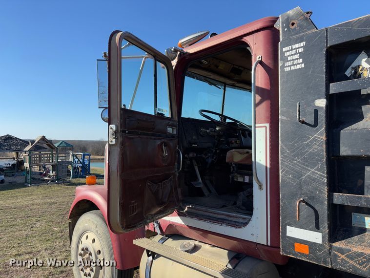 image for item FB3149 1986 International F9370 dump truck