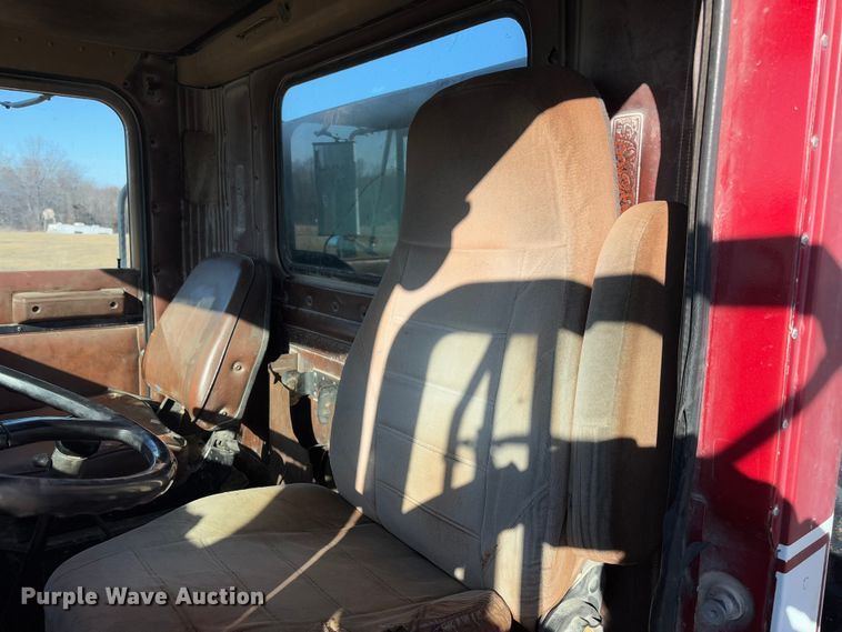 image for item FB3149 1986 International F9370 dump truck