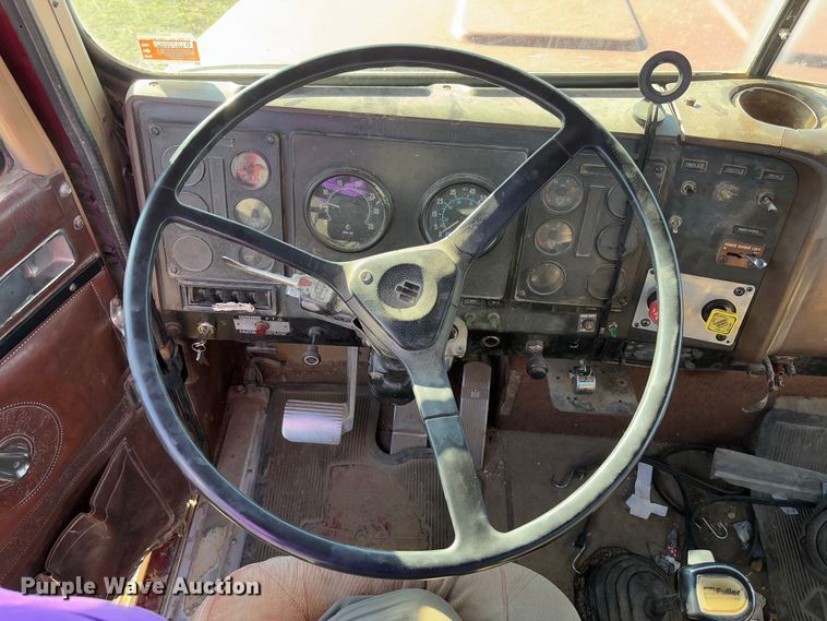 image for item FB3149 1986 International F9370 dump truck