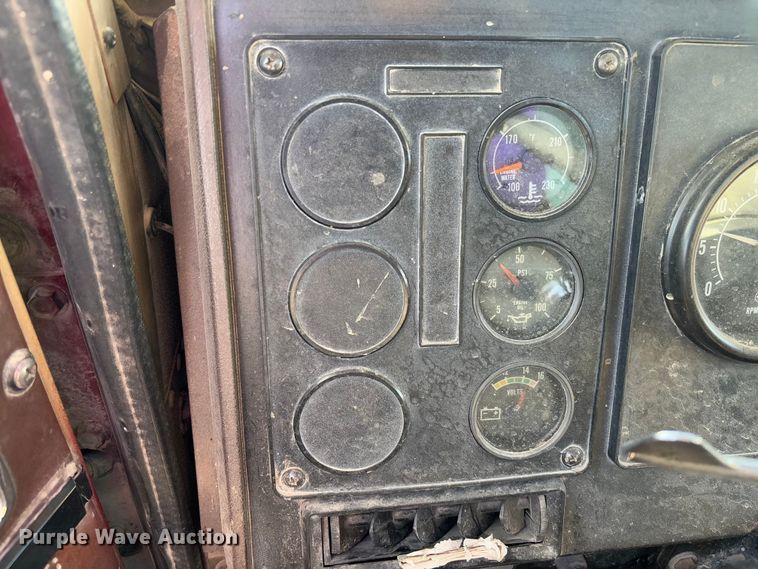 image for item FB3149 1986 International F9370 dump truck