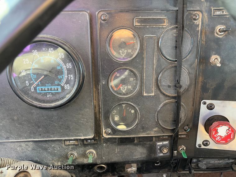 image for item FB3149 1986 International F9370 dump truck