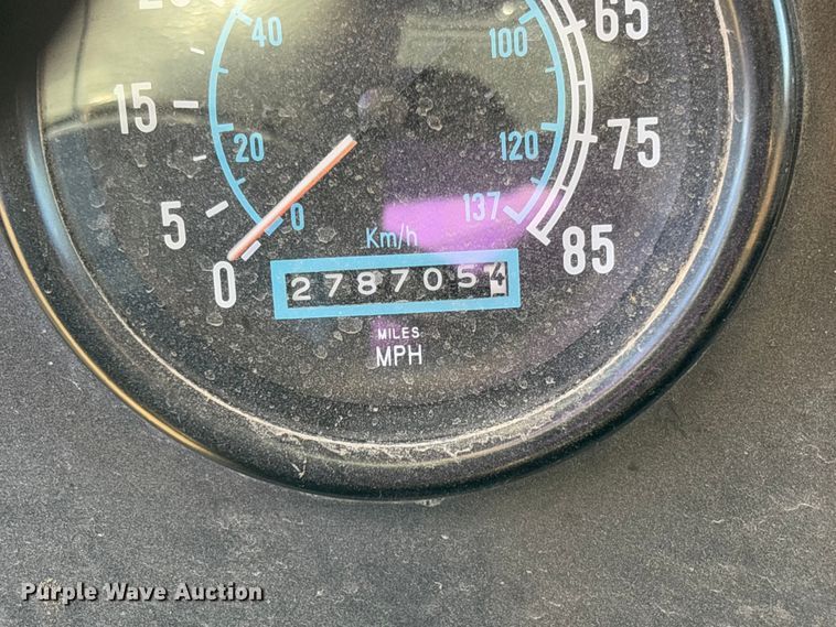 image for item FB3149 1986 International F9370 dump truck