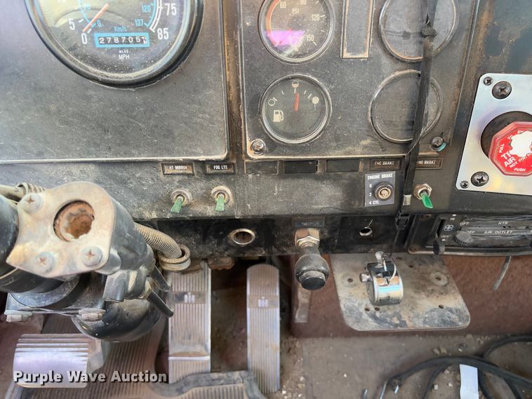 image for item FB3149 1986 International F9370 dump truck