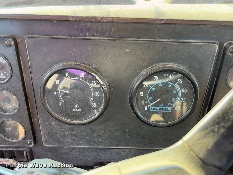 image for item FB3149 1986 International F9370 dump truck