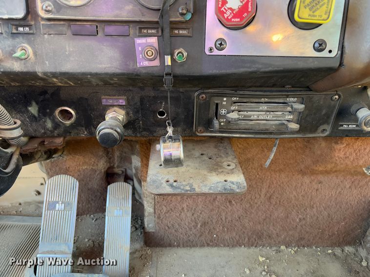 image for item FB3149 1986 International F9370 dump truck