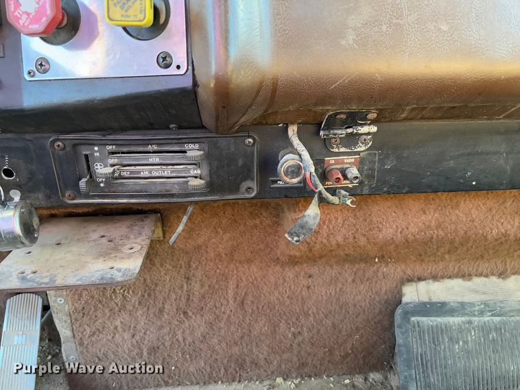 image for item FB3149 1986 International F9370 dump truck