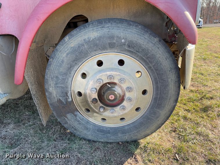 image for item FB3149 1986 International F9370 dump truck