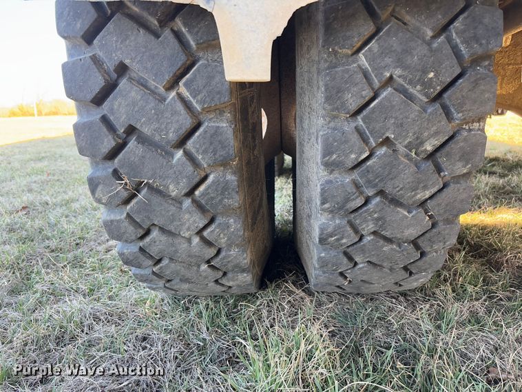 image for item FB3149 1986 International F9370 dump truck