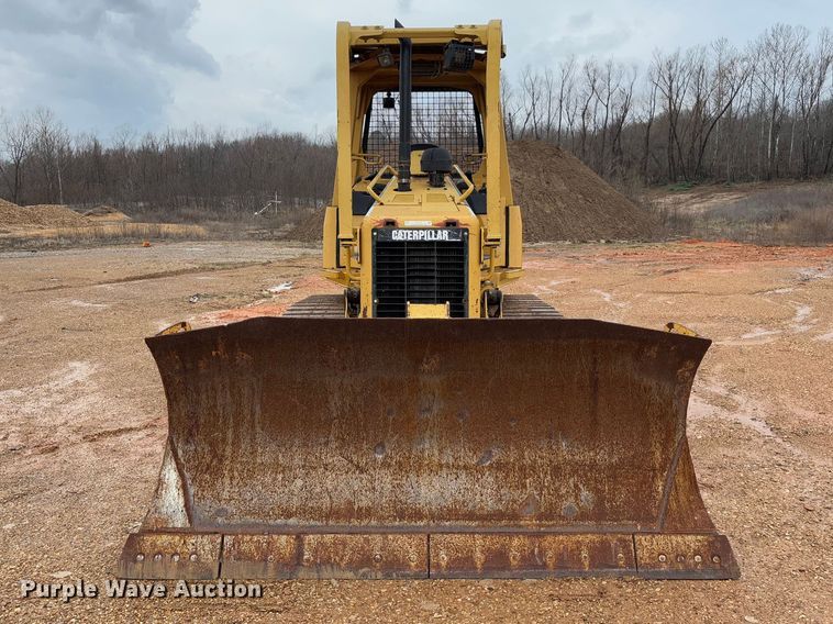image for item FB3173 2004 Caterpillar D5G dozer