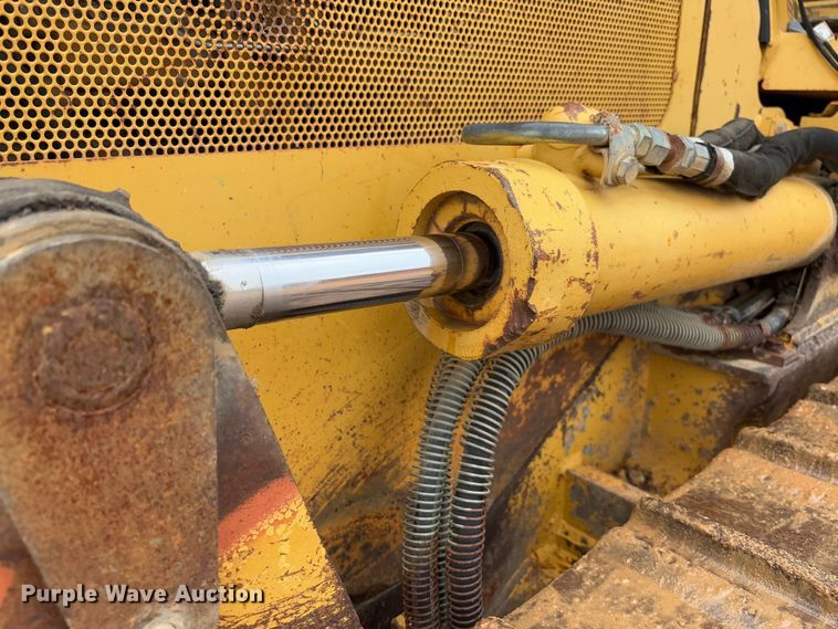 image for item FB3173 2004 Caterpillar D5G dozer